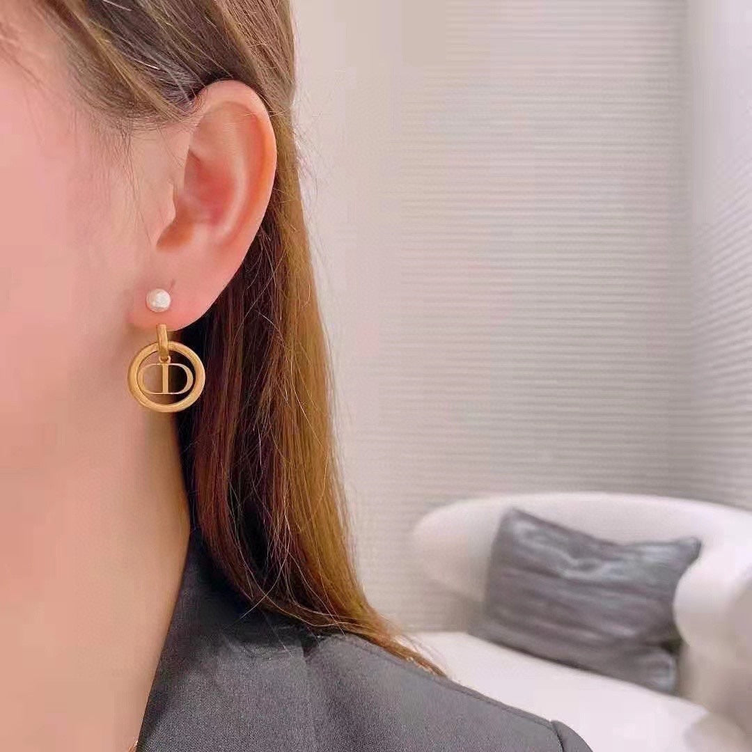 30 MONTAIGNE EARRINGS MOP GOLD mysite