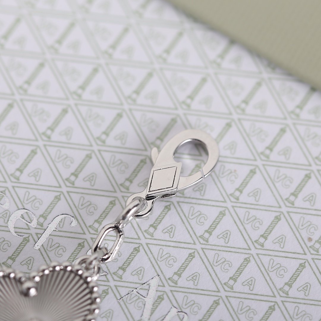 5 MOTIF SILVER BRACELET mysite