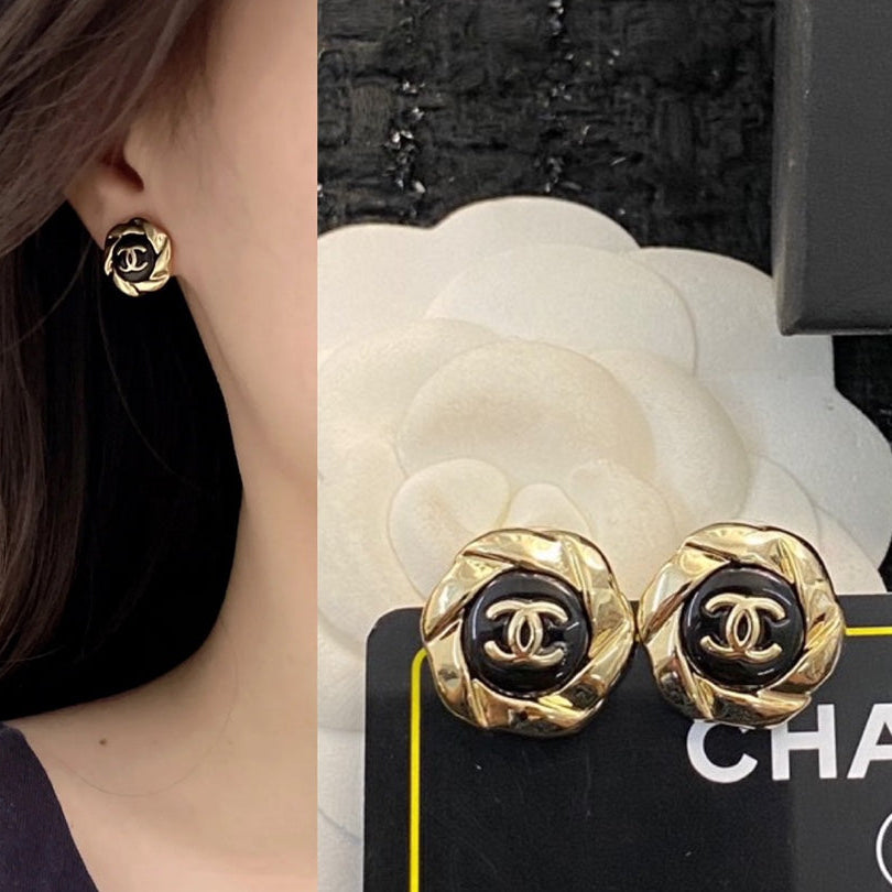 CHANEL 26S DOUBLE C LOGO TWISTED FRAME BLACK ENAMEL STUD EARRINGS IN GOLD METAL 633338 mysite