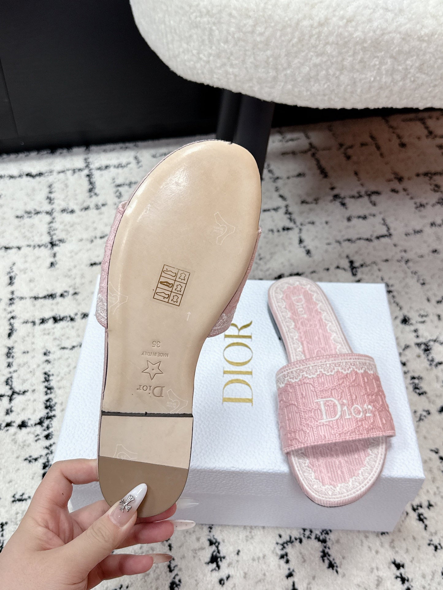 26S SLIDES IN LIGHT PINK EMBOSSED OBLIQUE LACE EMBROIDERY mysite