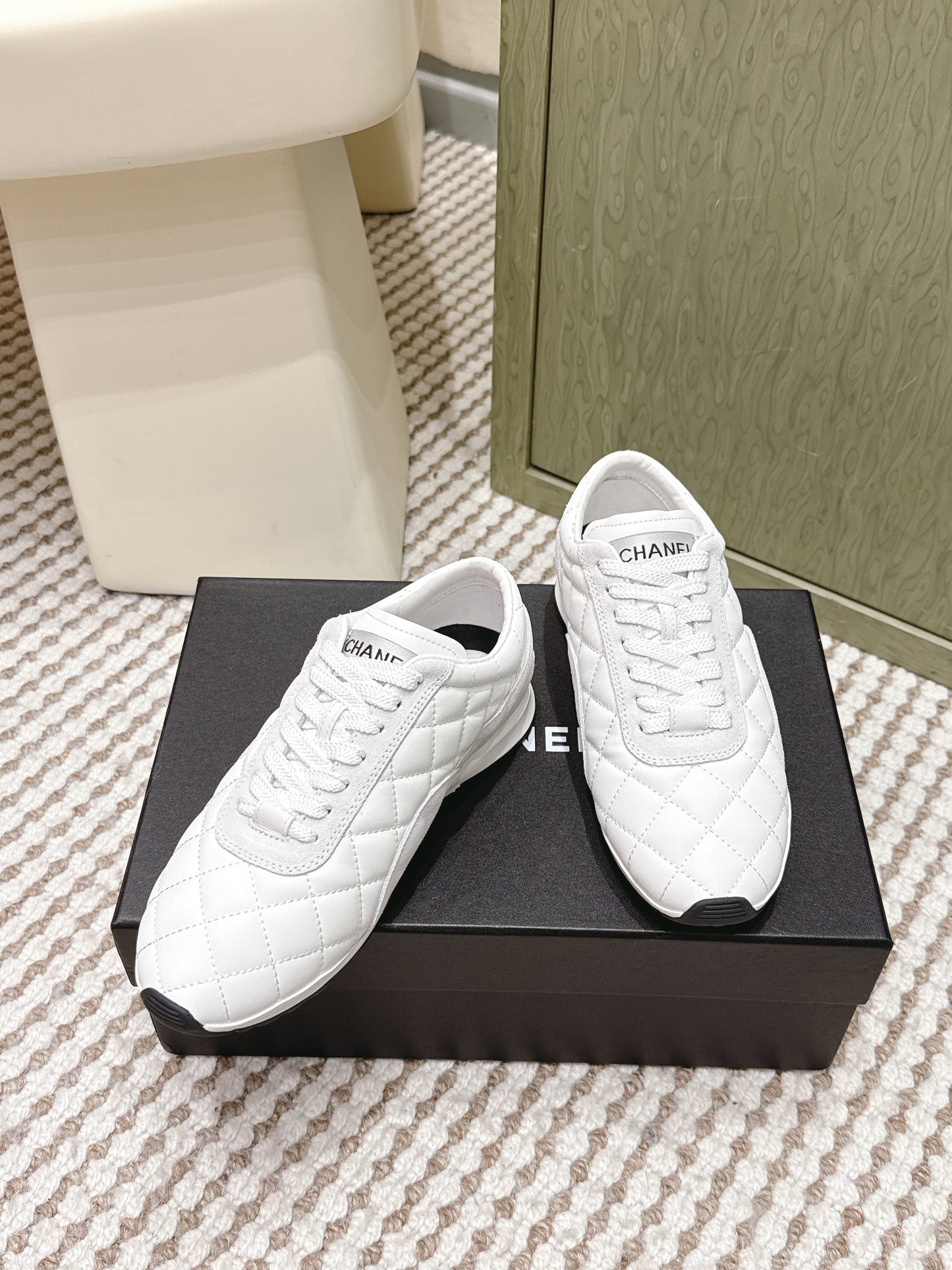 CHANEL 25S SNEAKERS IN WHITE CALFSKIN AND SUEDE mysite