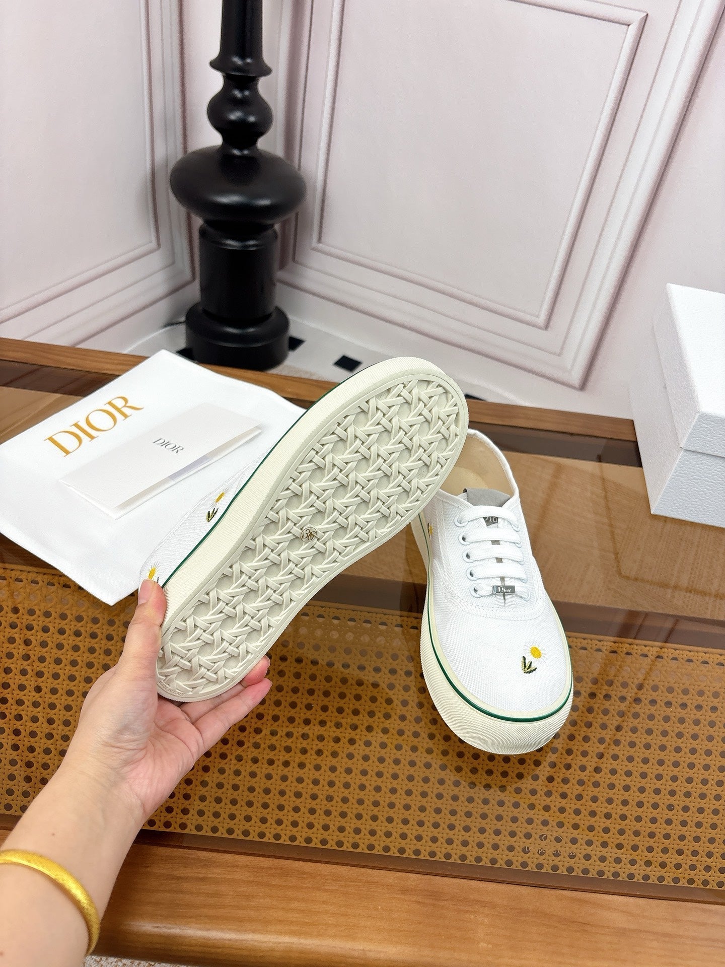 26S LOW TOP SNEAKERS IN WHITE CANVAS WITH DAISY EMBROIDERY mysite