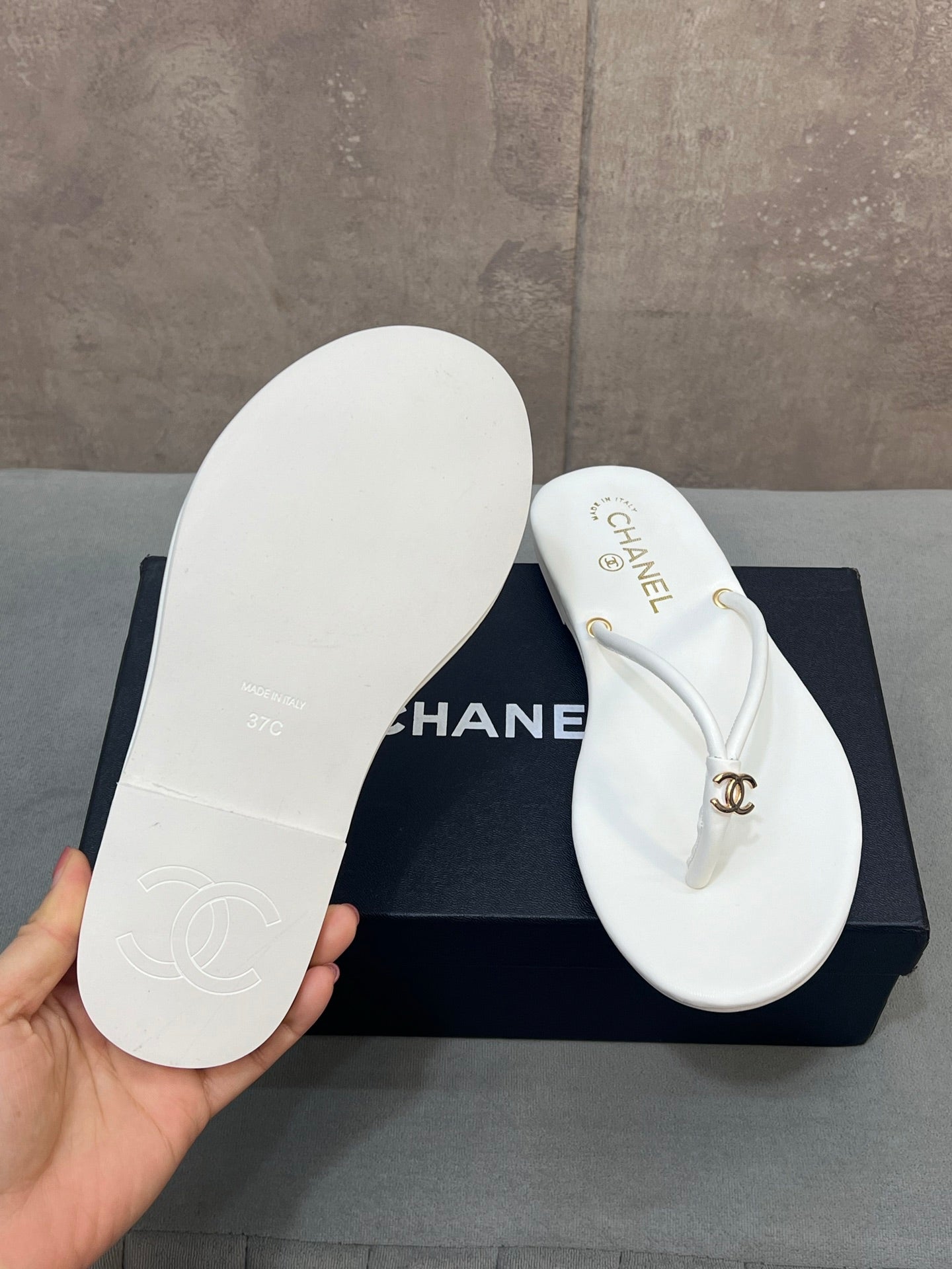 26S FLIP FLOPS IN WHITE CALFSKIN CC LOGO mysite