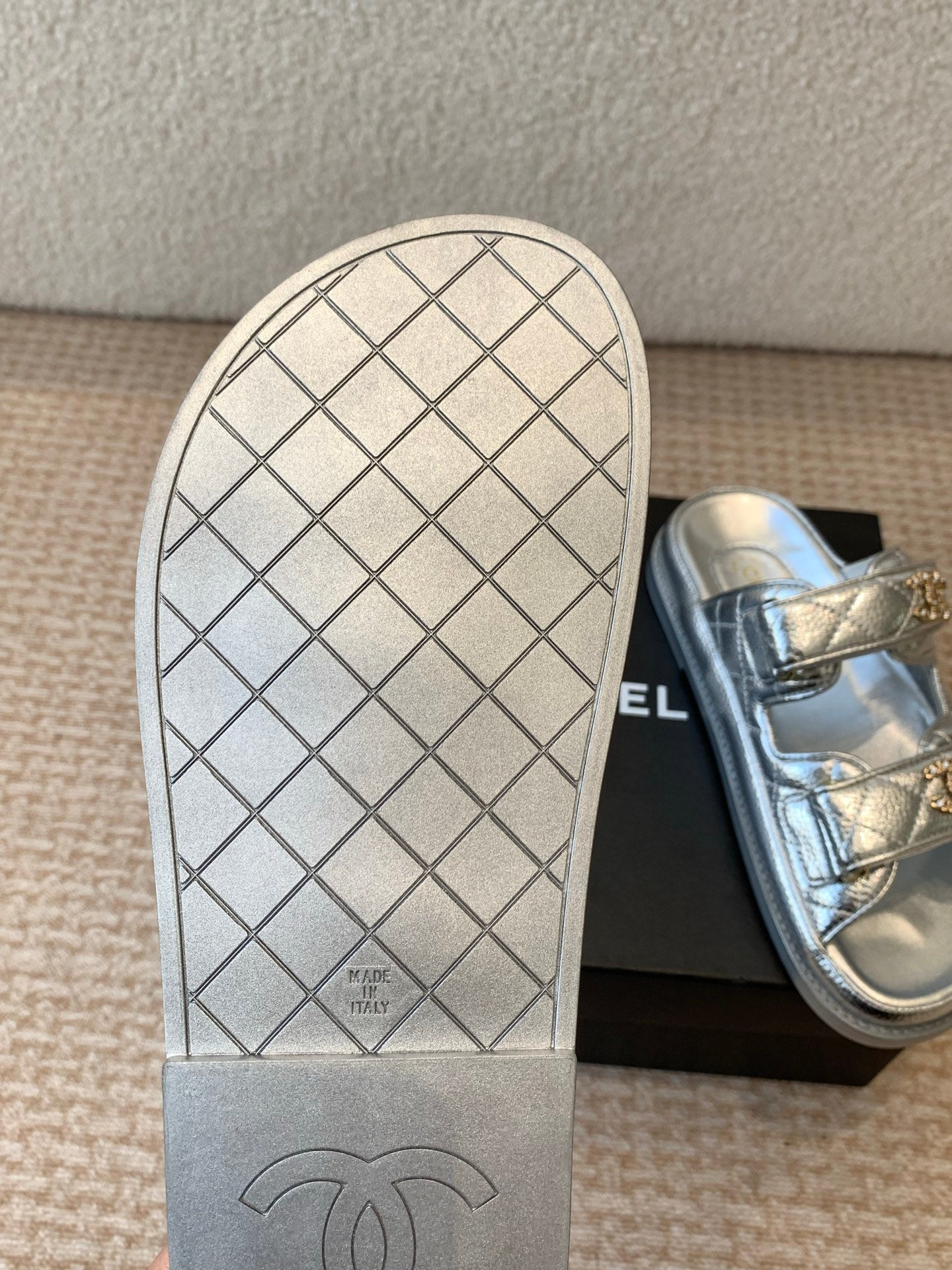 DAD SANDAL IN SILVER SHEEPSKIN MULE mysite