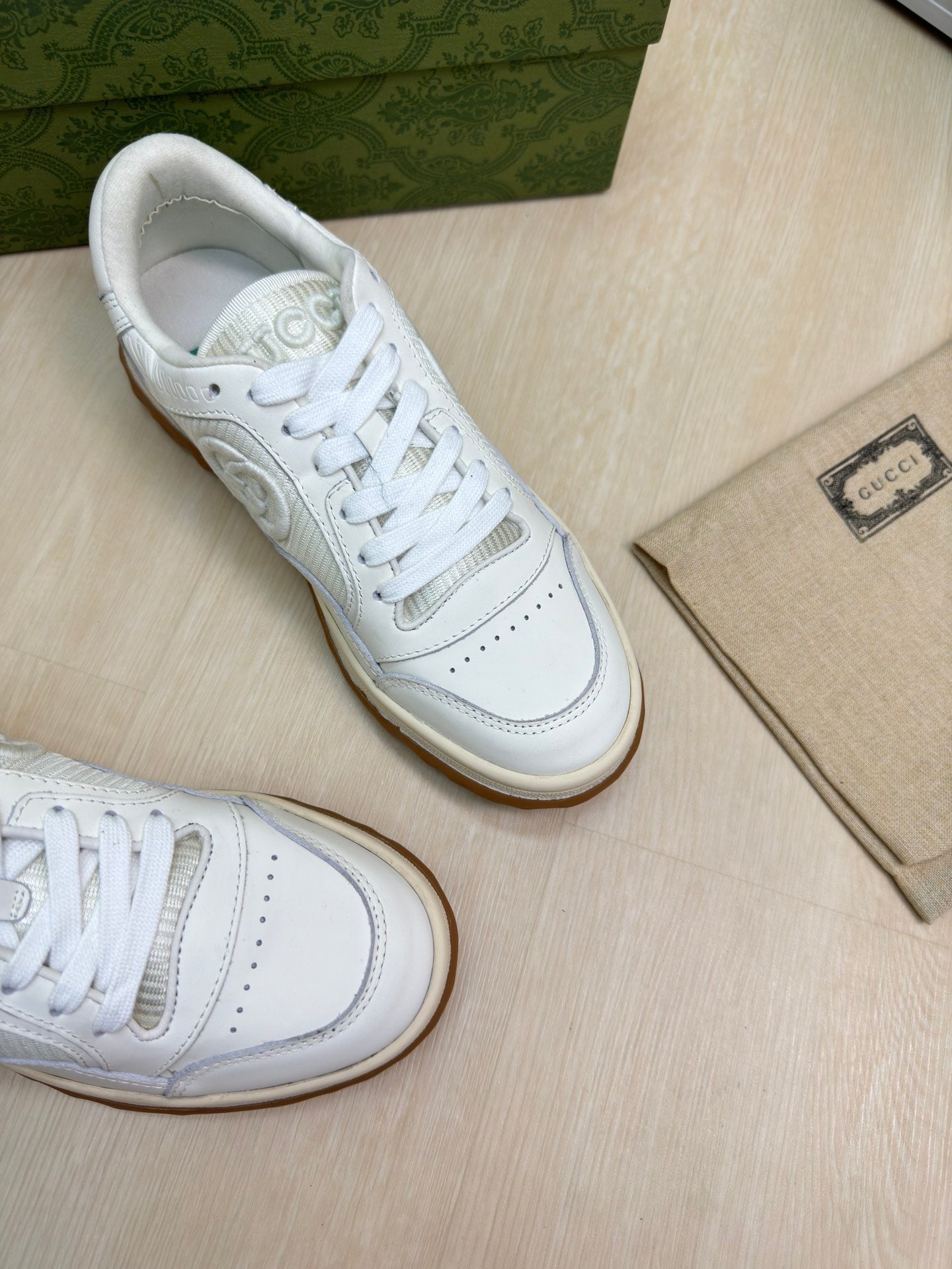 GG INTERLOCKING G SNEAKER WHITE BEIGE CALFSKIN AND FABRIC mysite