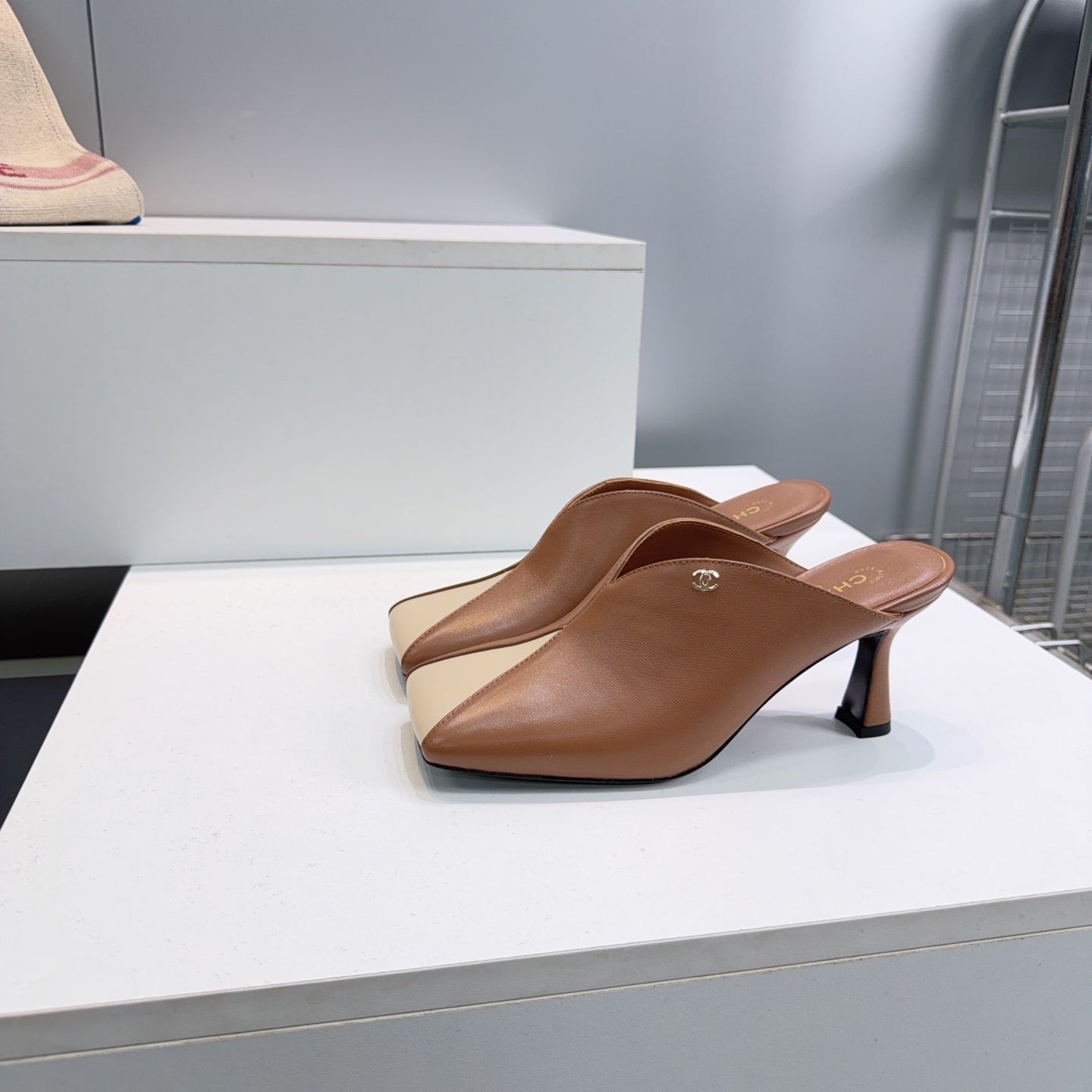 CHANEL 26S HIGH-HEEL MULES 70 MM IN BROWN AND BEIGE LAMBSKIN mysite