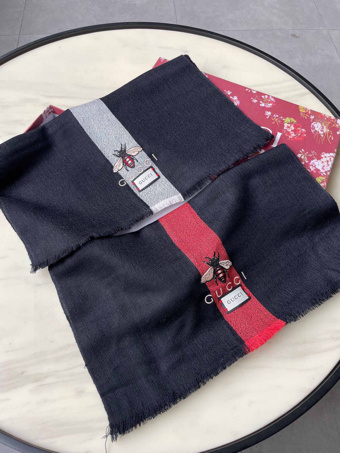 SCARF 200 CM IN BLACK MIX RED CASHMERE WITH EMBROIDERED BEE 407516 mysite