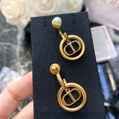30 MONTAIGNE EARRINGS MOP GOLD mysite