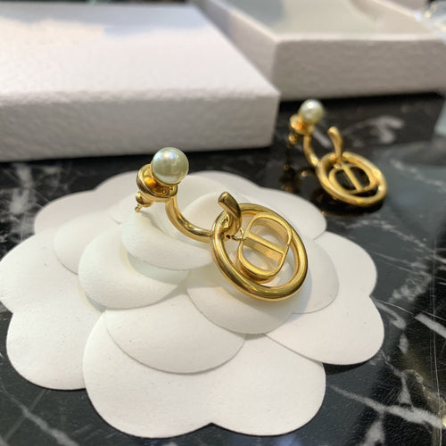 30 MONTAIGNE EARRINGS MOP GOLD mysite