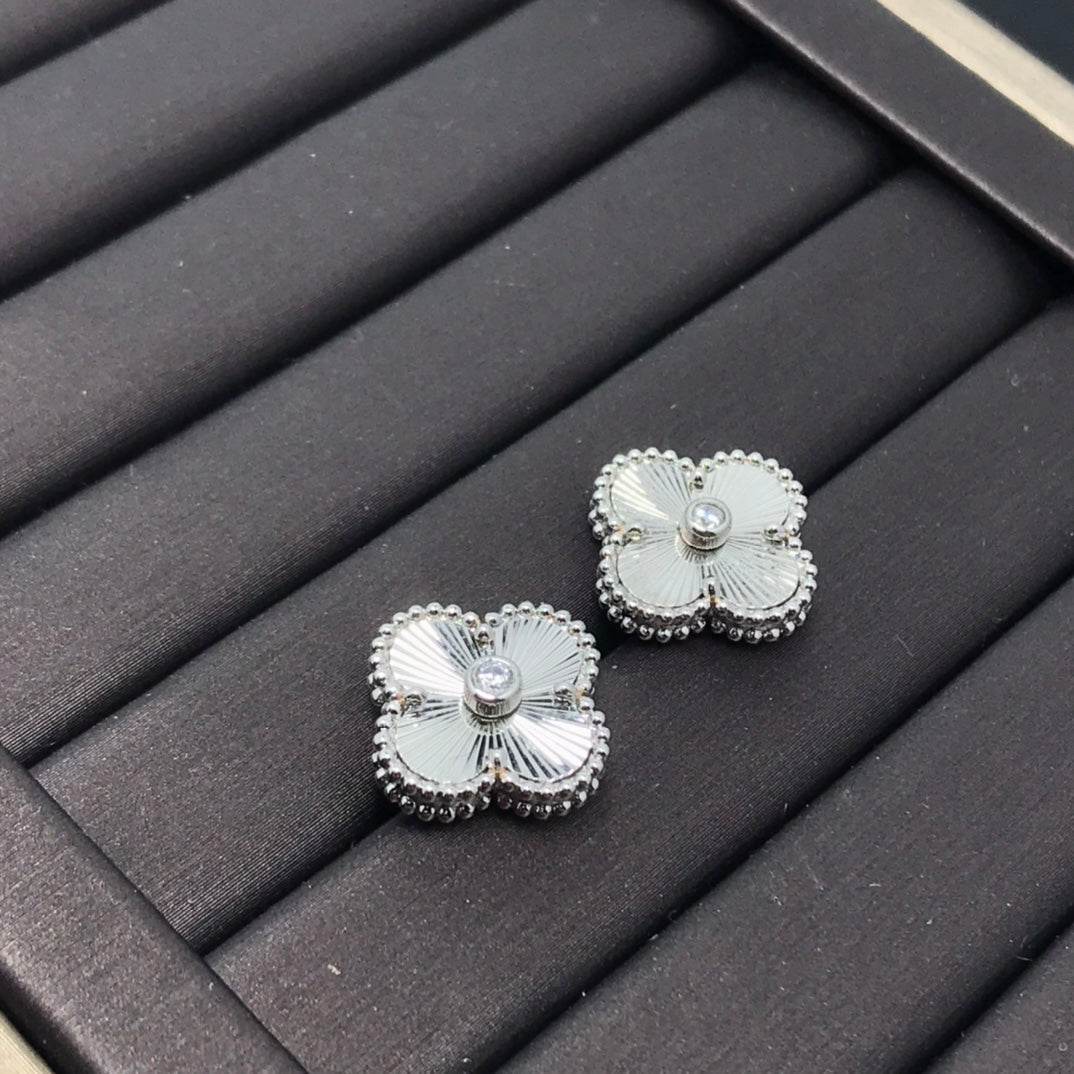 CLOVER STUD DIAMOND EARRINGS mysite