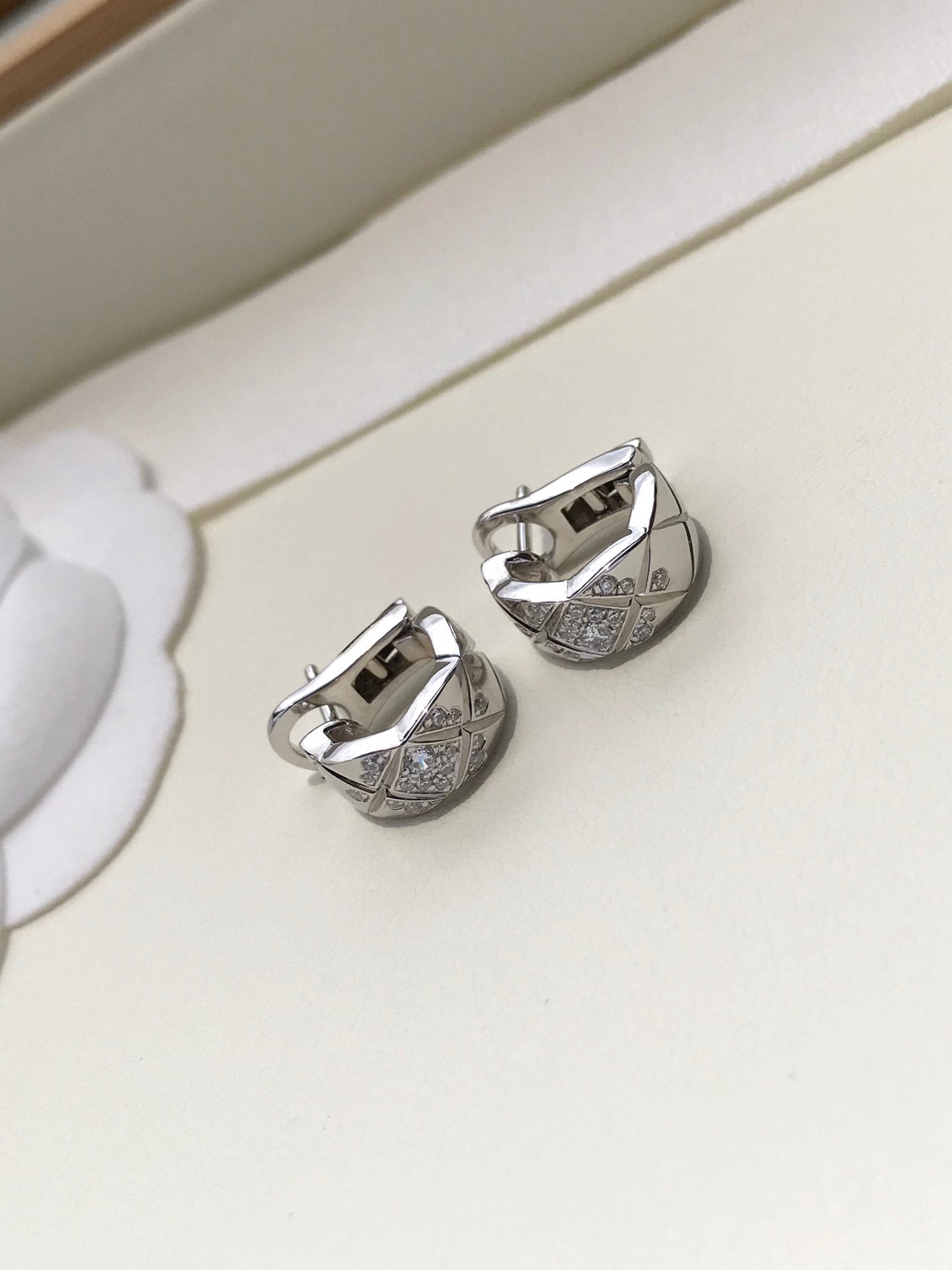 CRUSH DIAMOND SILVER EARRINGS mysite