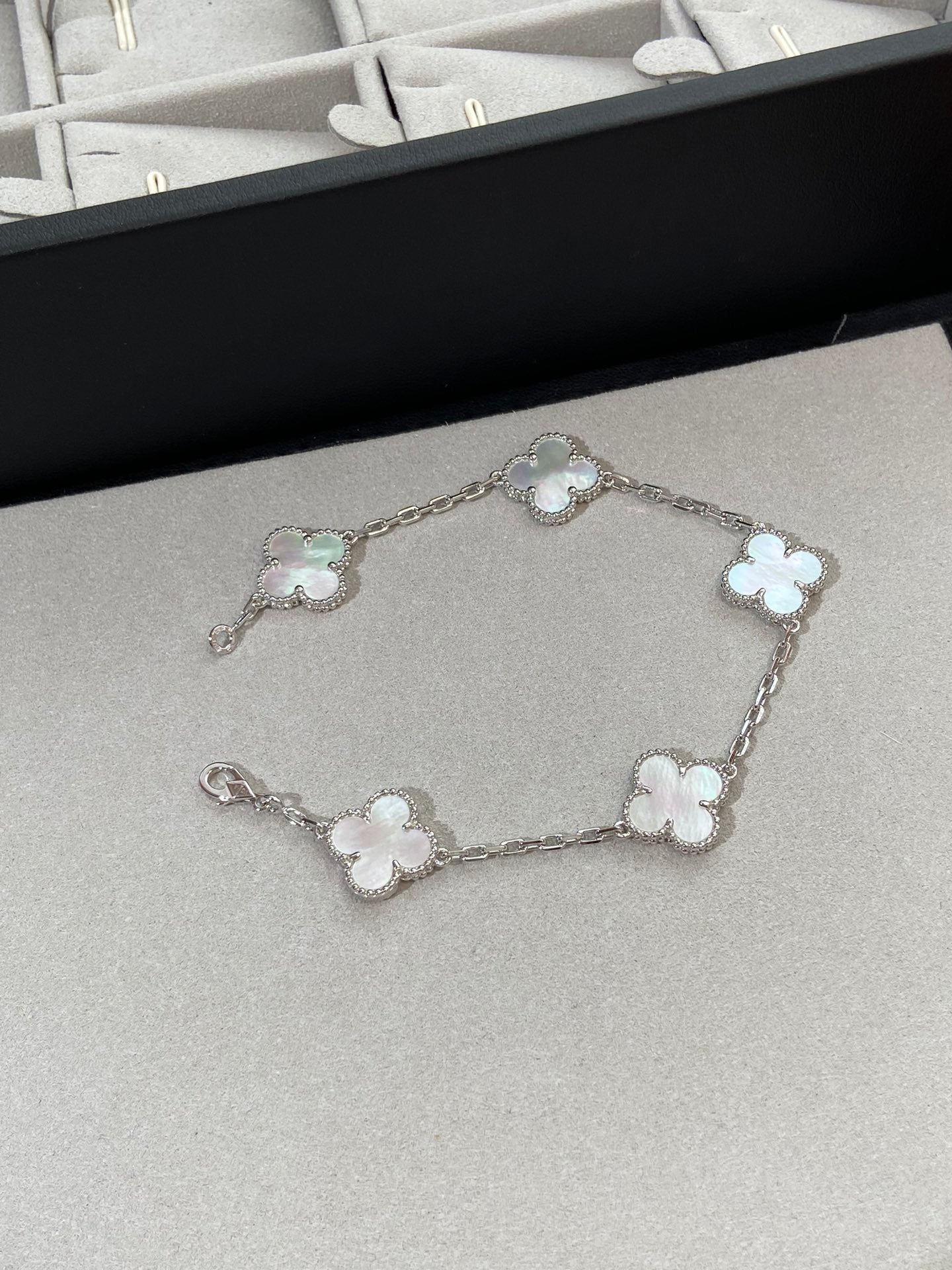SILVER MOP 5 MOTIF BRACELET mysite