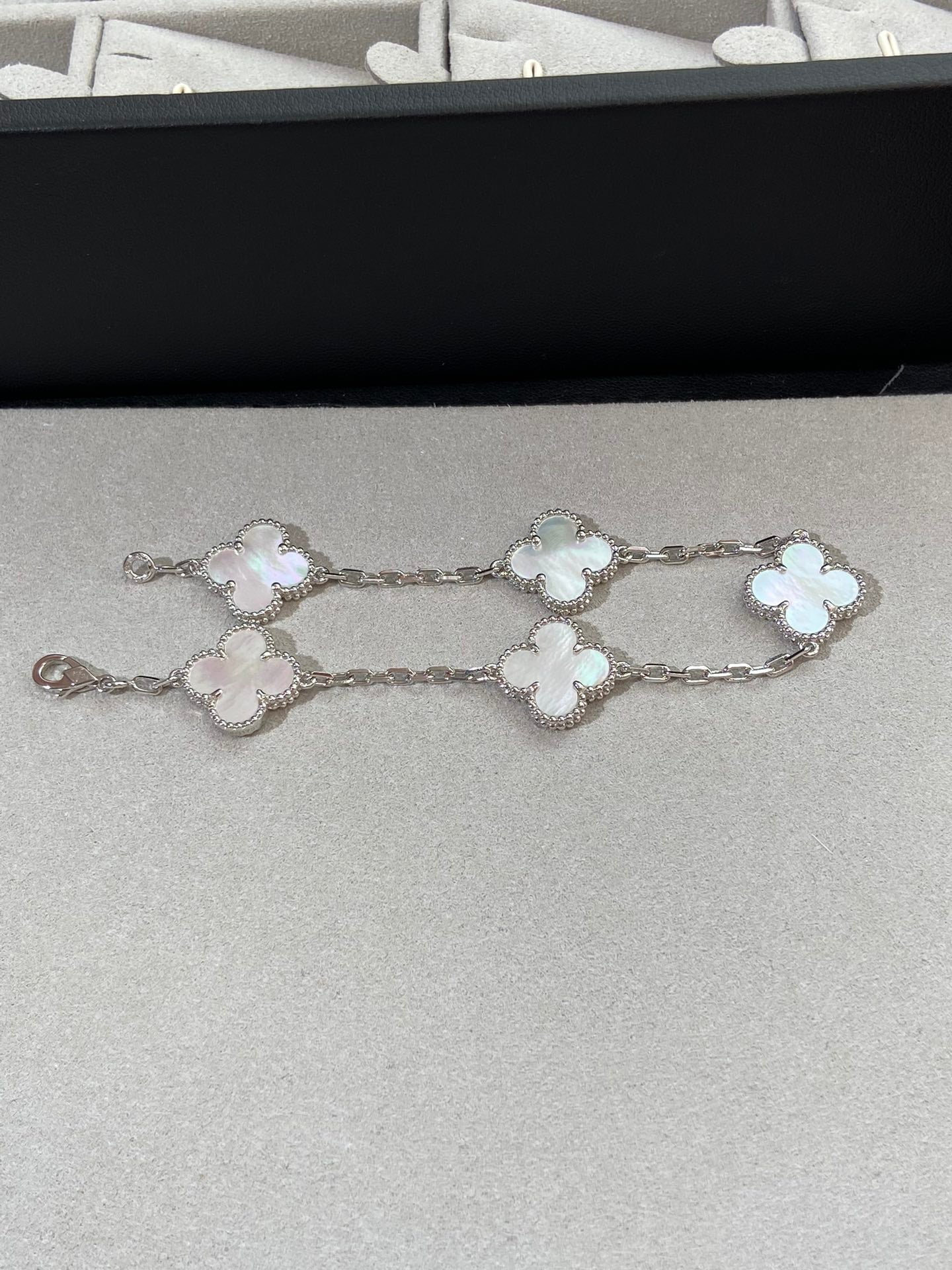 SILVER MOP 5 MOTIF BRACELET mysite