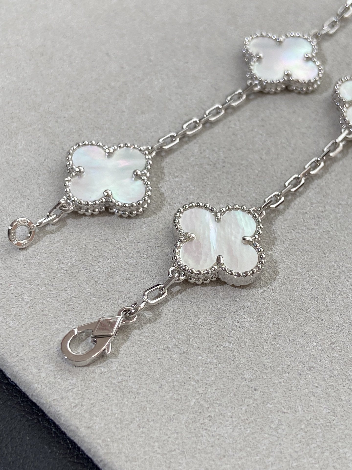 SILVER MOP 5 MOTIF BRACELET mysite