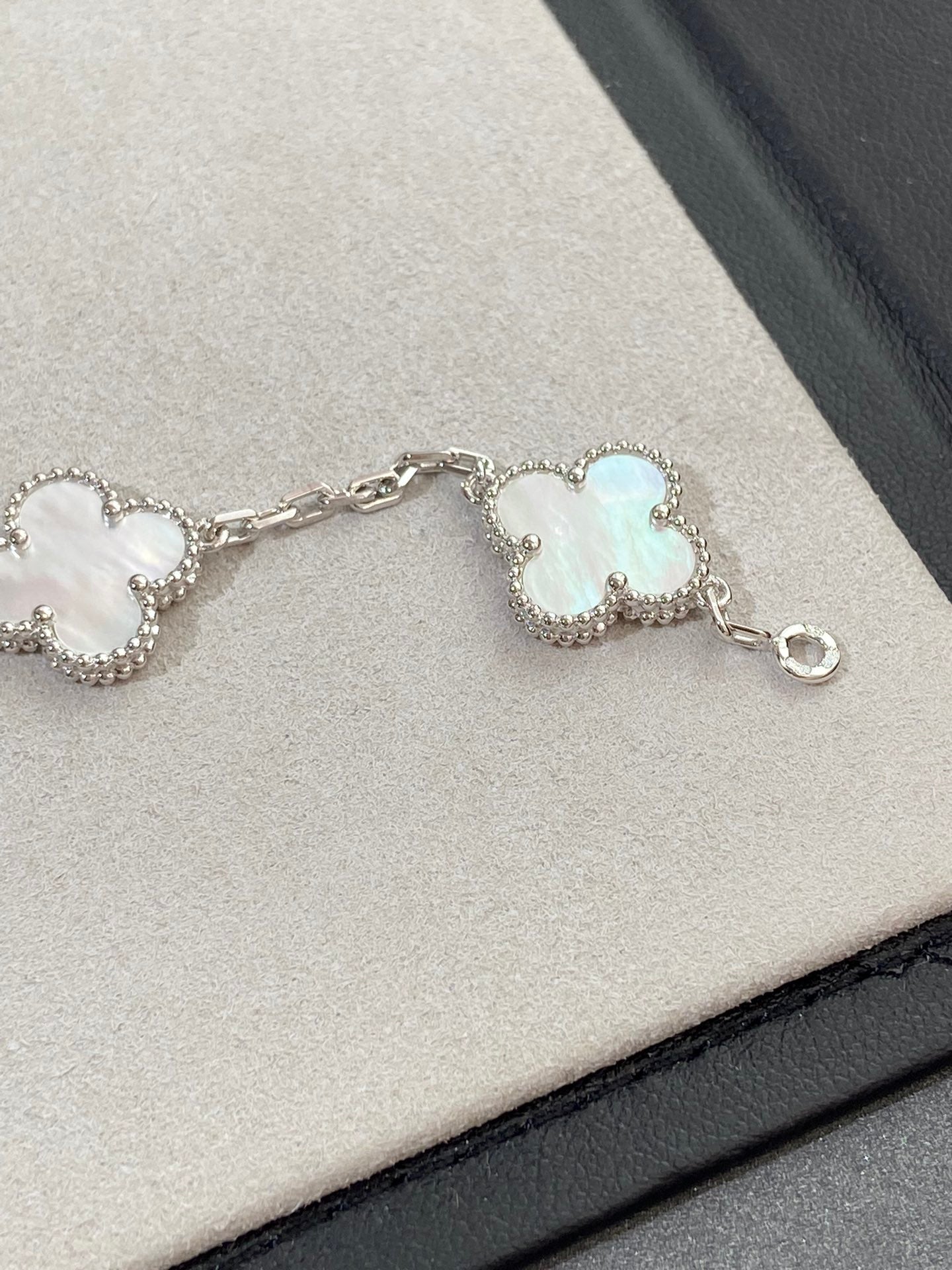SILVER MOP 5 MOTIF BRACELET mysite