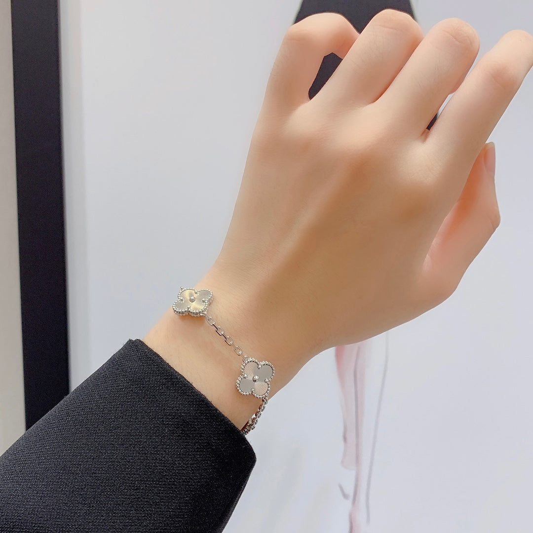 5 MOTIF SILVER BRACELET mysite