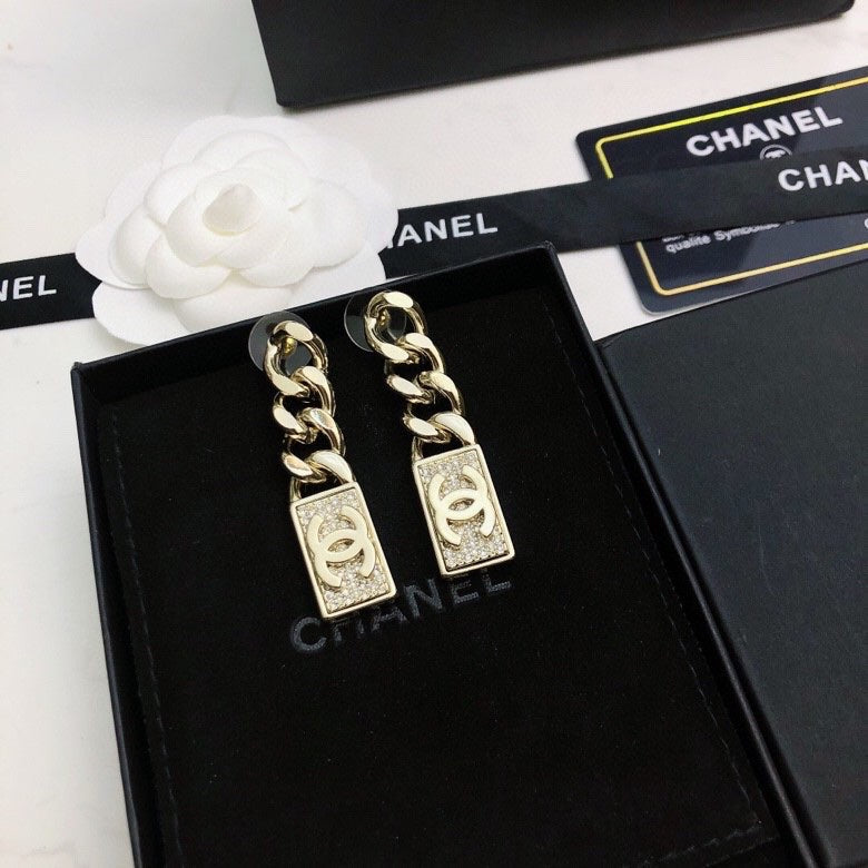 CHANEL 26S DOUBLE C LOGO CHAIN LINK RECTANGULAR PAVE CRYSTAL DROP EARRINGS IN GOLD METAL 631078 mysite