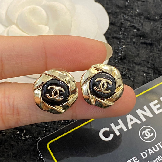 CHANEL 26S DOUBLE C LOGO TWISTED FRAME BLACK ENAMEL STUD EARRINGS IN GOLD METAL 633338 mysite