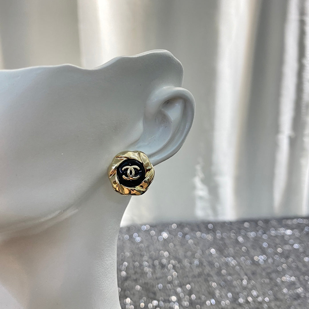 CHANEL 26S DOUBLE C LOGO TWISTED FRAME BLACK ENAMEL STUD EARRINGS IN GOLD METAL 633338 mysite