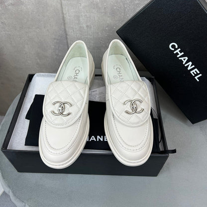 CHANEL 26S LOAFERS IN WHITE QUILTED CALFSKIN WITH CC LOGO mysite