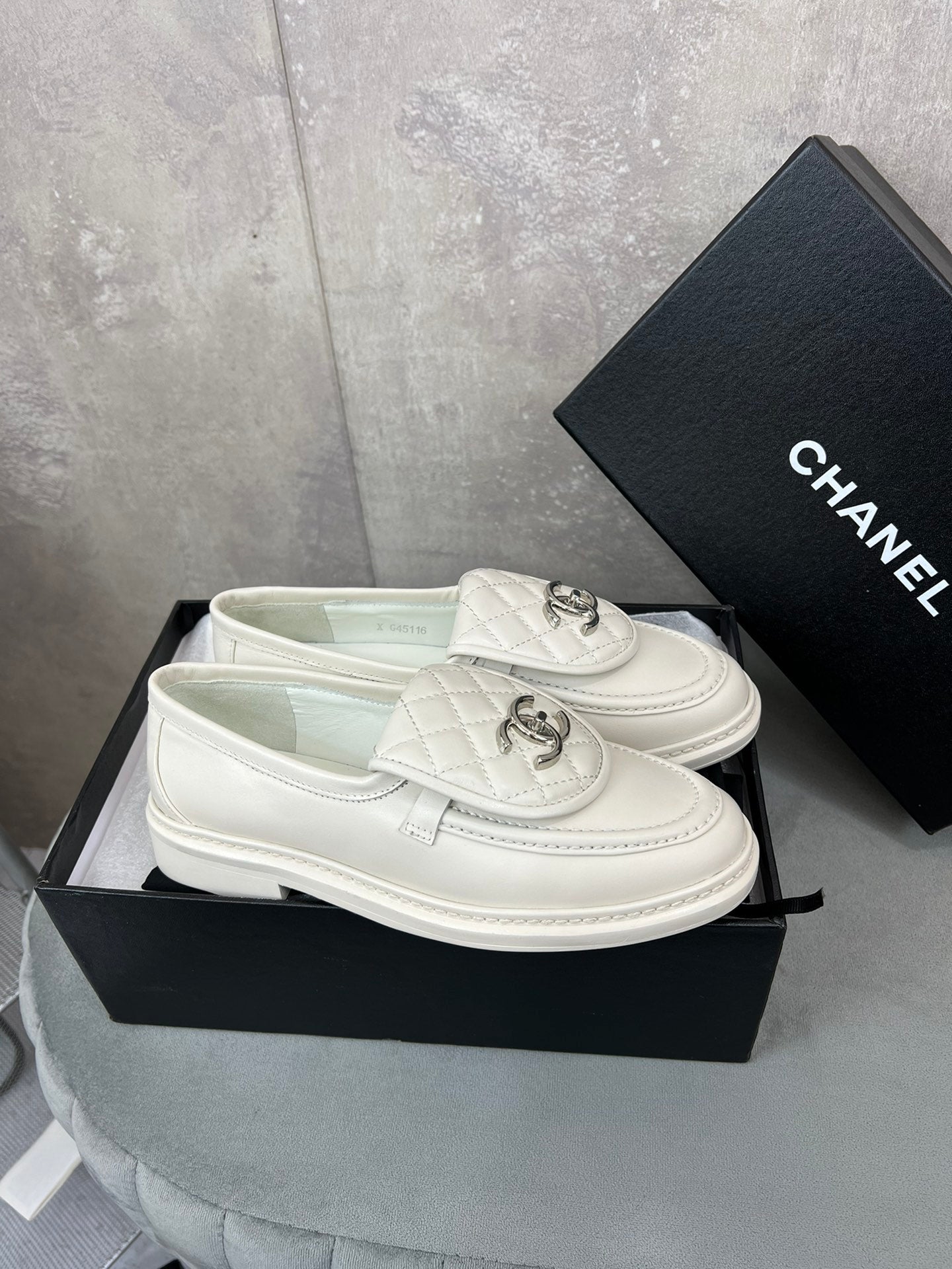 CHANEL 26S LOAFERS IN WHITE QUILTED CALFSKIN WITH CC LOGO mysite