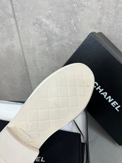 CHANEL 26S LOAFERS IN WHITE QUILTED CALFSKIN WITH CC LOGO mysite