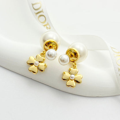 CD 26S PEARL FLOWER DROP STUD EARRINGS IN GOLD TONE METAL 629842 mysite
