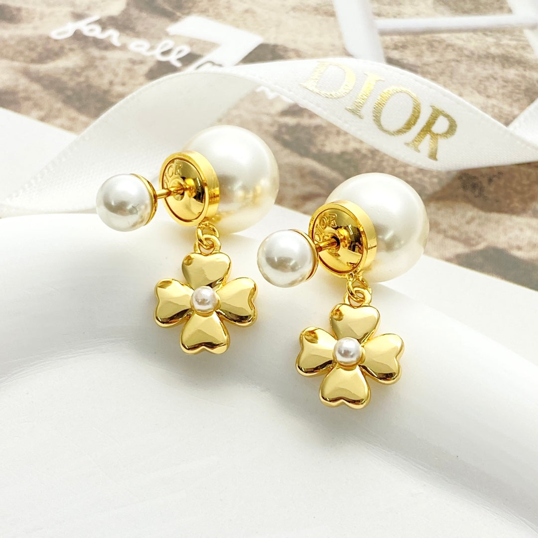 CD 26S PEARL FLOWER DROP STUD EARRINGS IN GOLD TONE METAL 629842 mysite