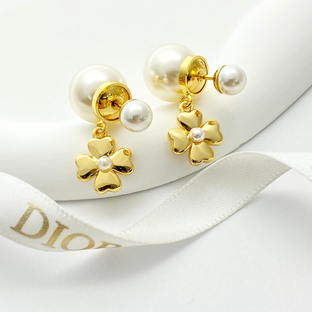 CD 26S PEARL FLOWER DROP STUD EARRINGS IN GOLD TONE METAL 629842 mysite