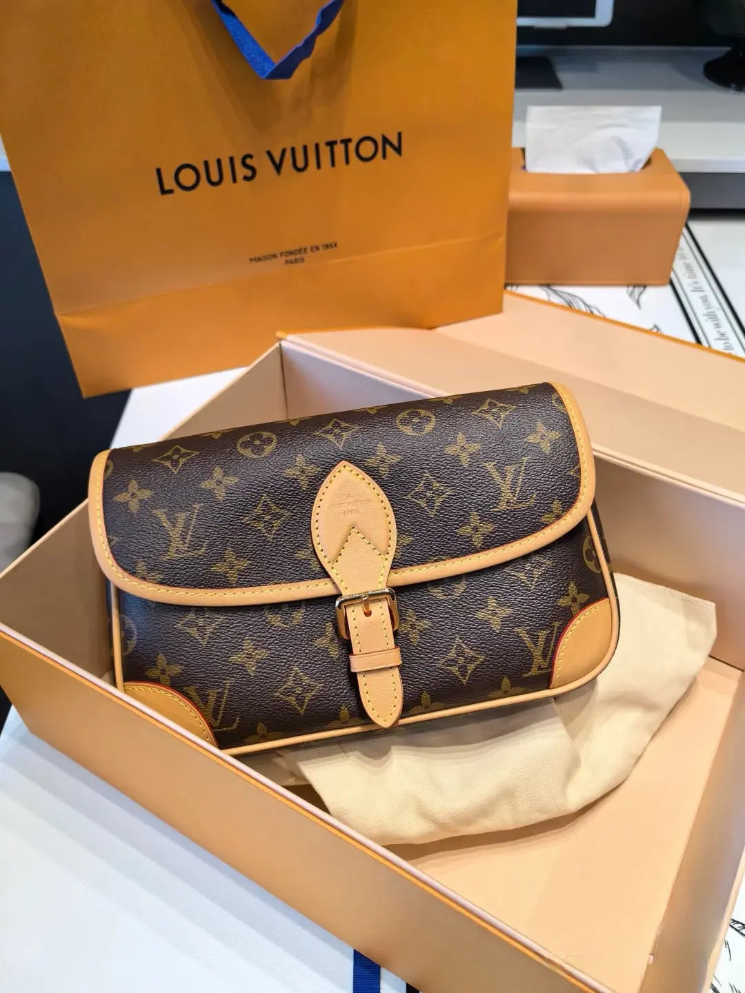 Vintage-Inspired Box Hand bag-18 mysite