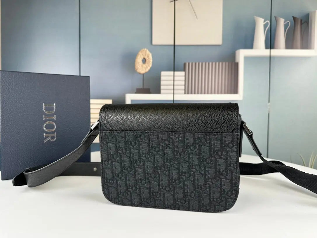 Classic Leather Crossbody Bag – Minimalist Design, Maximum Function-18 mysite