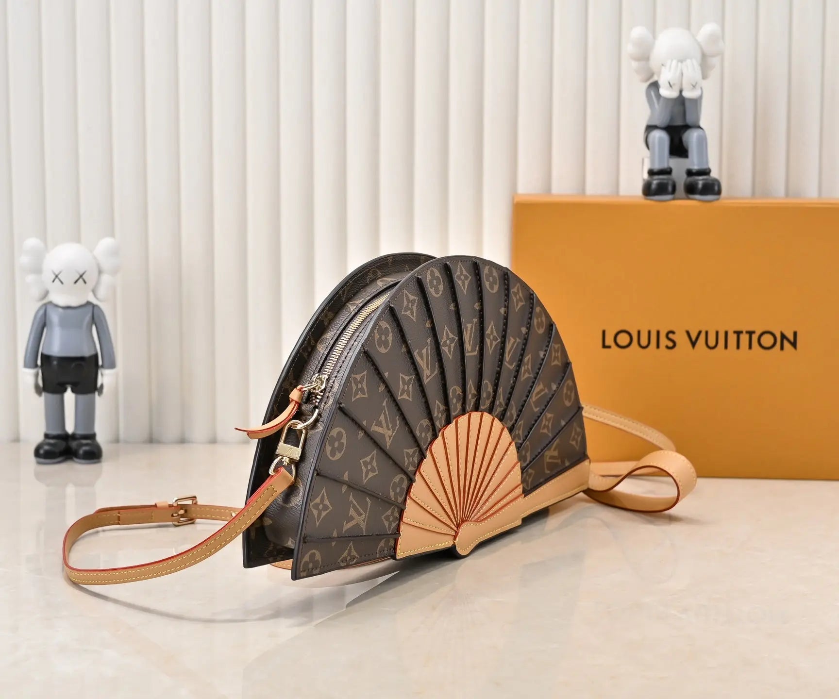 Elegant Fan-Shaped Leather Crossbody Bag-18 mysite