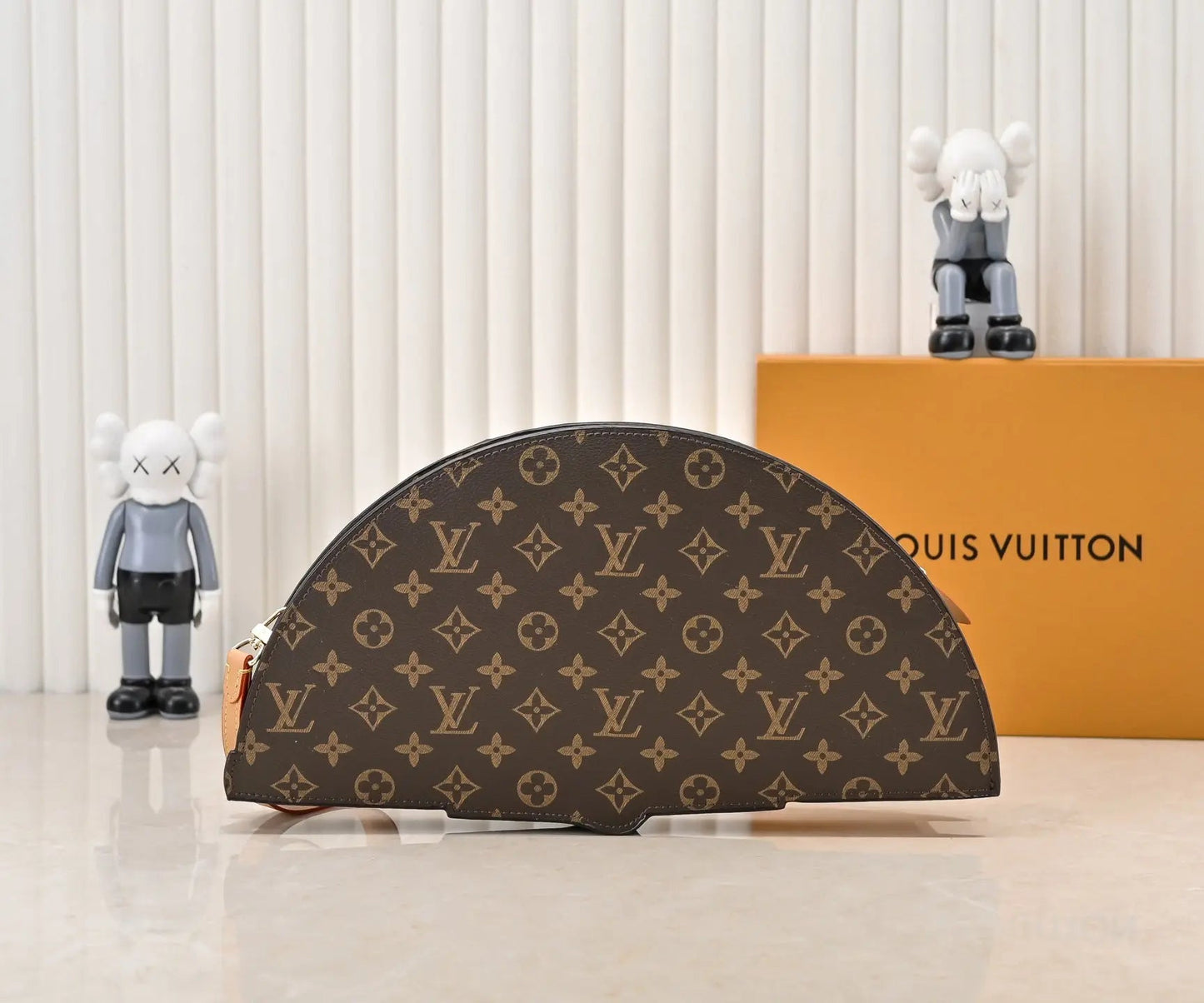 Elegant Fan-Shaped Leather Crossbody Bag-18 mysite