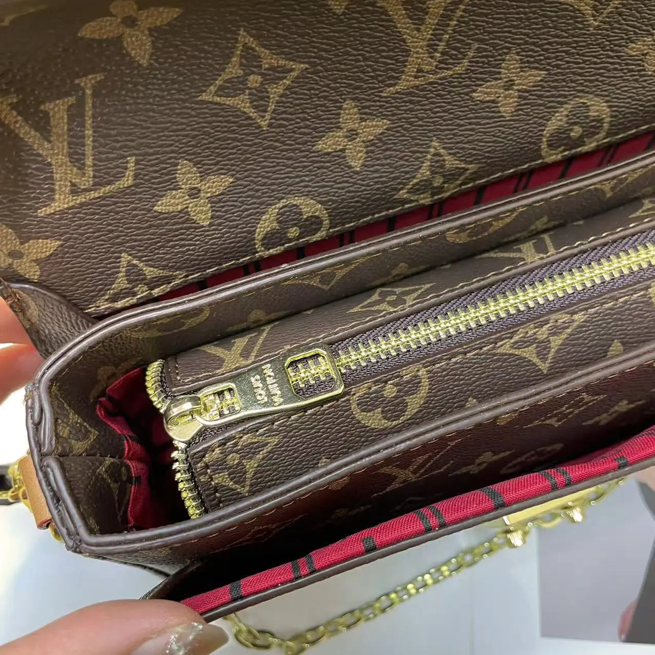 Vintage Lock Chain Shoulder Bag – Classic Monogram Design-18 mysite