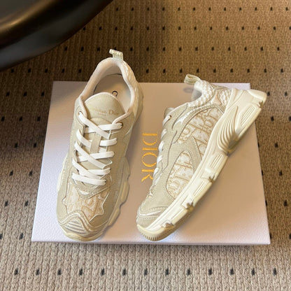 DIOR 26S VIBE SNEAKER 55MM IN GOLD DIOR OBLIQUE LUSENTI EMBROIDERED COTTON AND BEIGE SUEDE mysite
