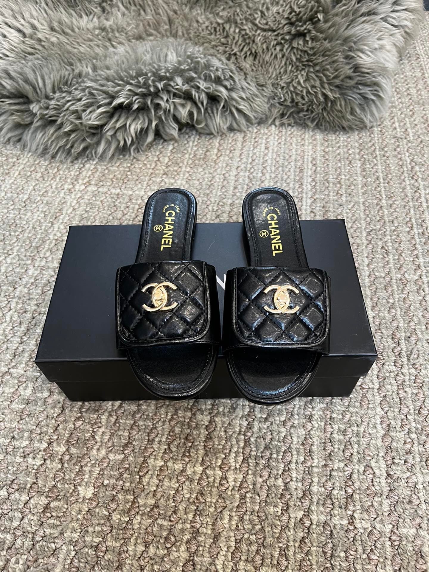Luxury diamond-quilted flat slides with metal embellishments-s2 mysite