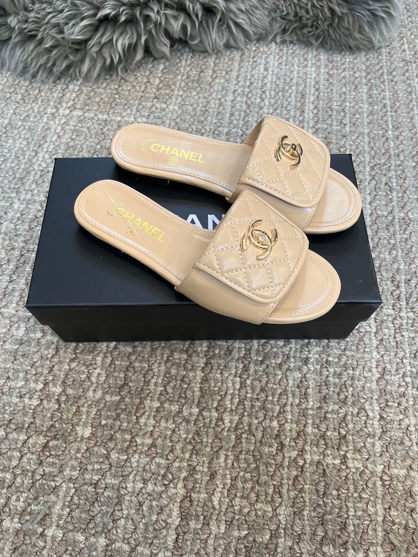 Luxury diamond-quilted flat slides with metal embellishments-s2 mysite