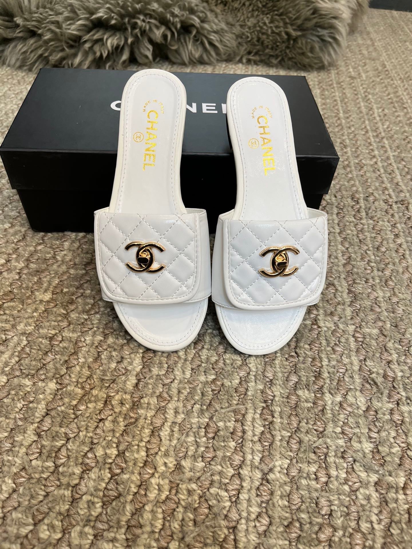 Luxury diamond-quilted flat slides with metal embellishments-s2 mysite