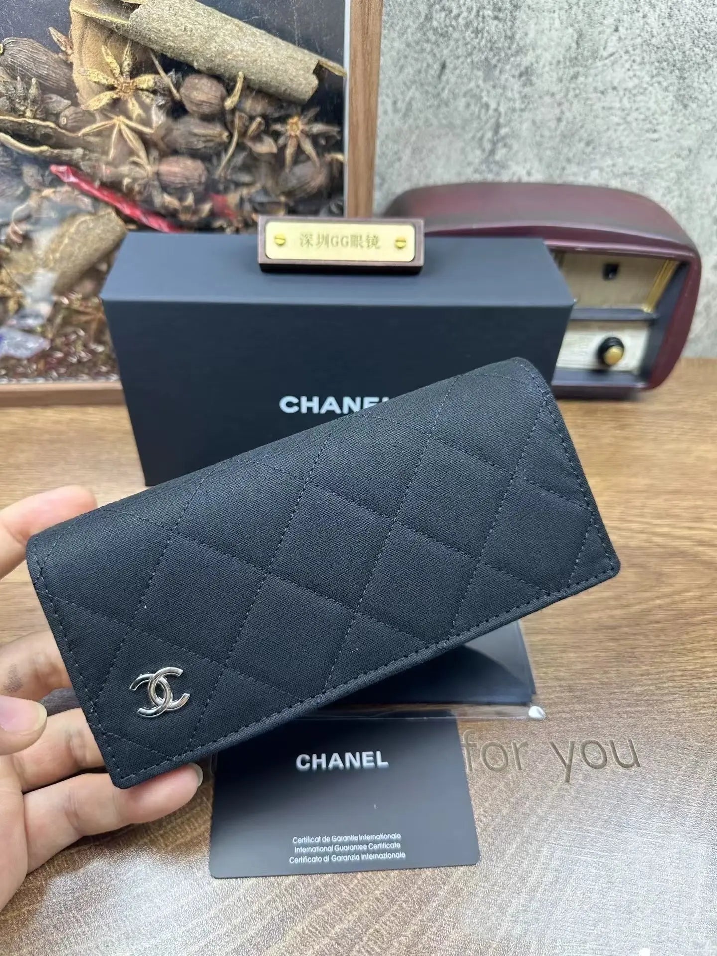 Classic Diamond Lattice Pattern Eyeglasses Case with Metal Accents-18 mysite
