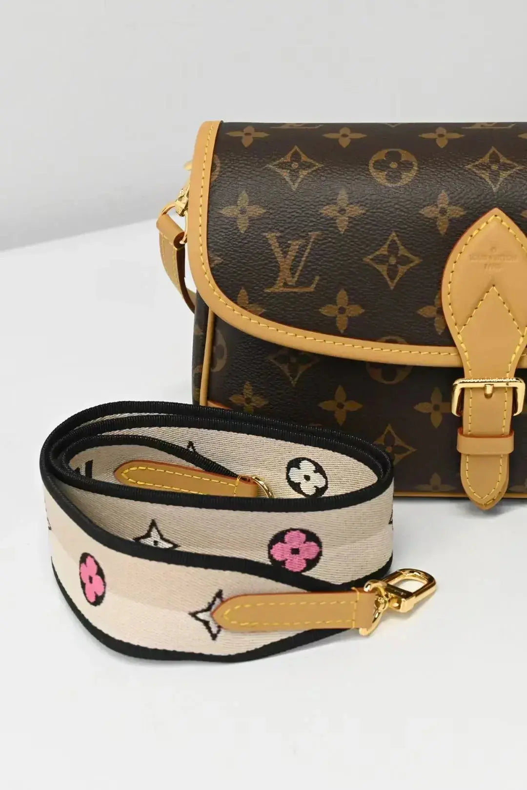 Vintage-Inspired Box Hand bag-18 mysite