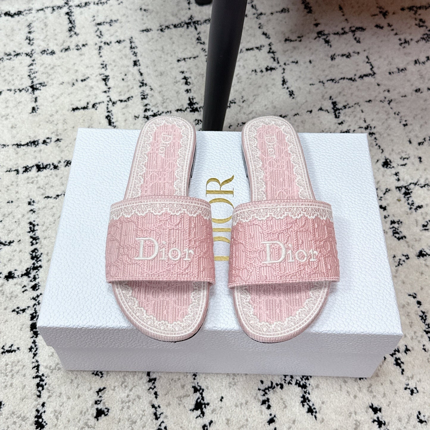 26S SLIDES IN LIGHT PINK EMBOSSED OBLIQUE LACE EMBROIDERY mysite