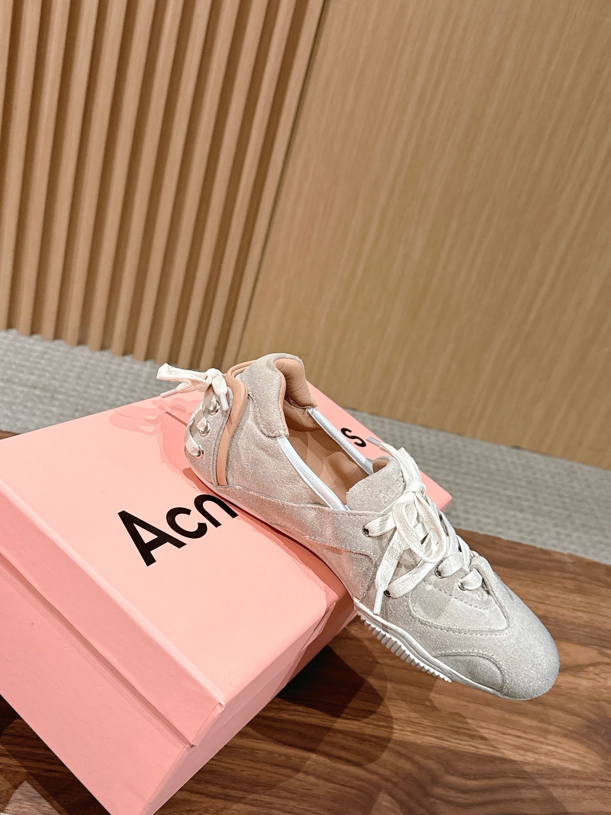 26S LOW TOP SNEAKERS IN LIGHT PINK SUEDE mysite