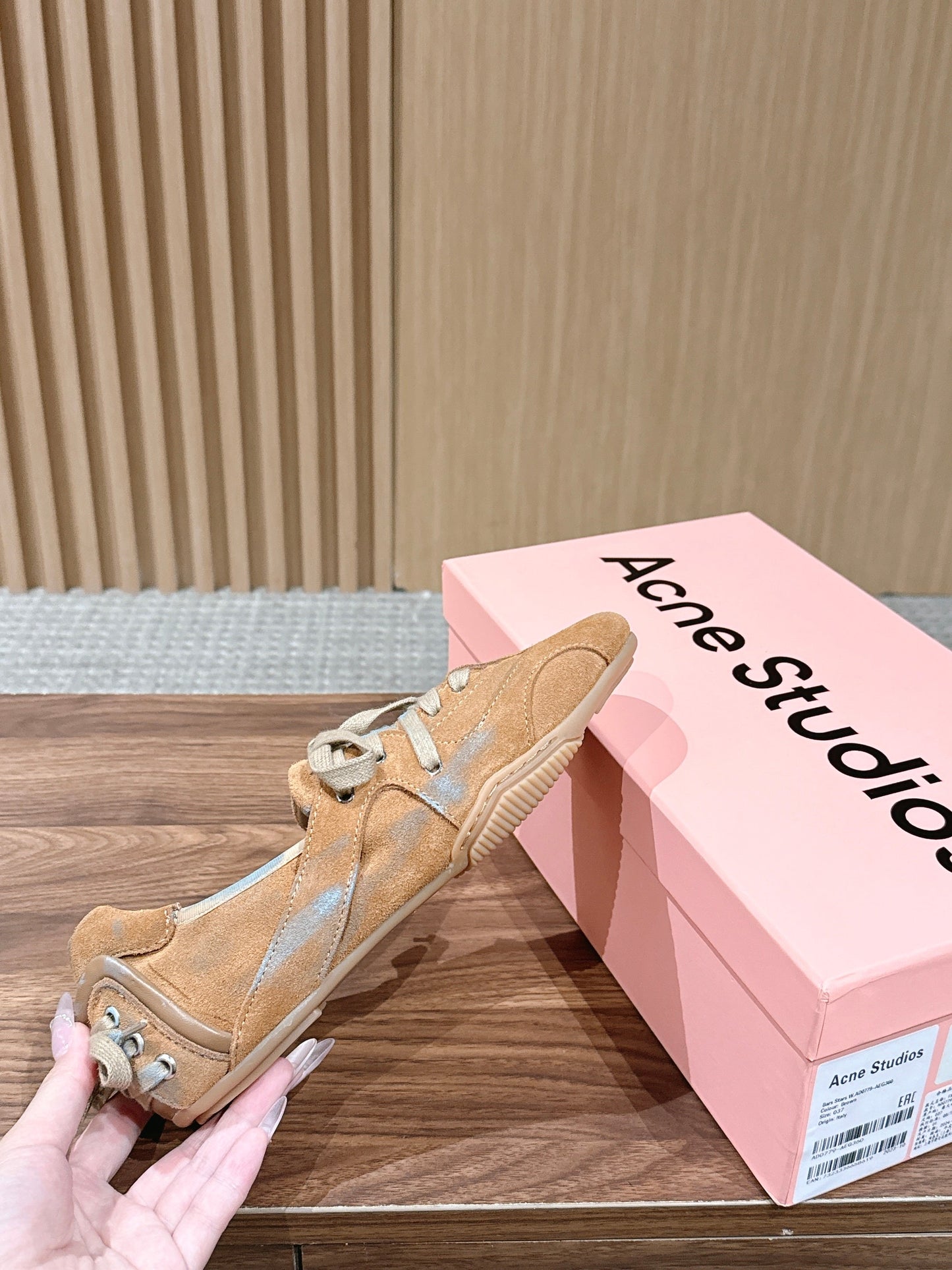 DIOR 26S LOW TOP SNEAKERS IN BEIGE SUEDE WITH LIGHT GREY LACES mysite