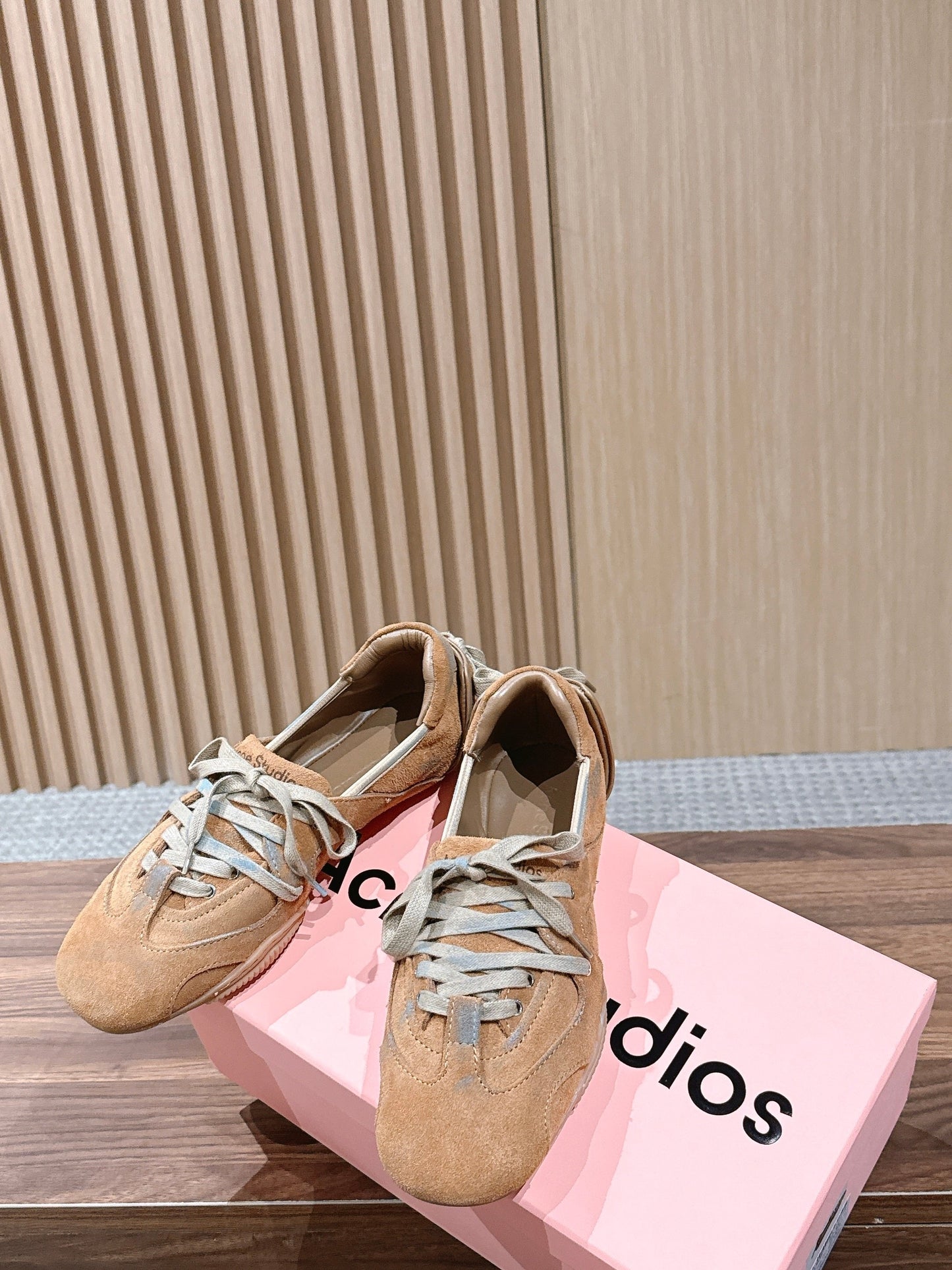 DIOR 26S LOW TOP SNEAKERS IN BEIGE SUEDE WITH LIGHT GREY LACES mysite