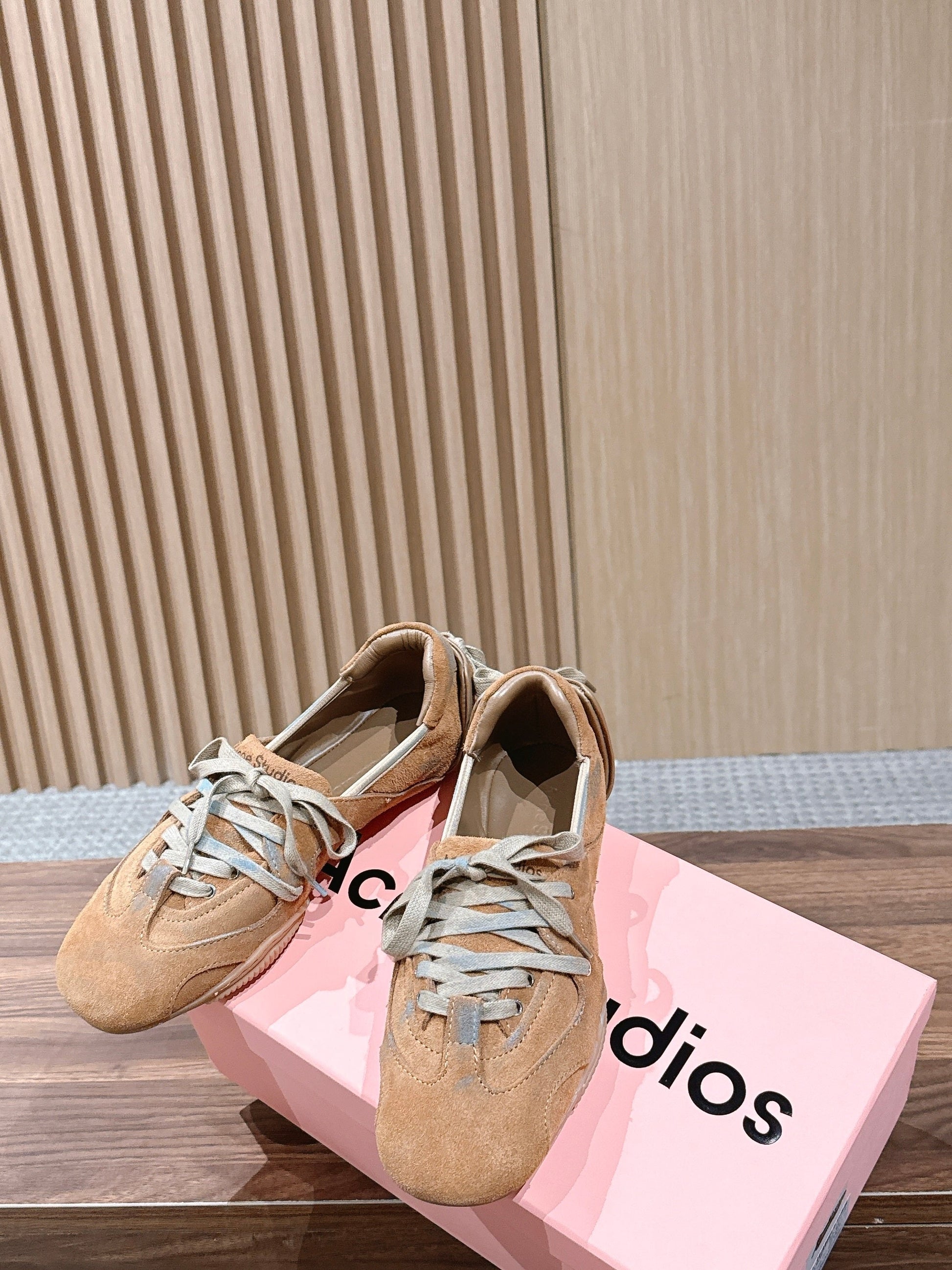 DIOR 26S LOW TOP SNEAKERS IN BEIGE SUEDE WITH LIGHT GREY LACES mysite