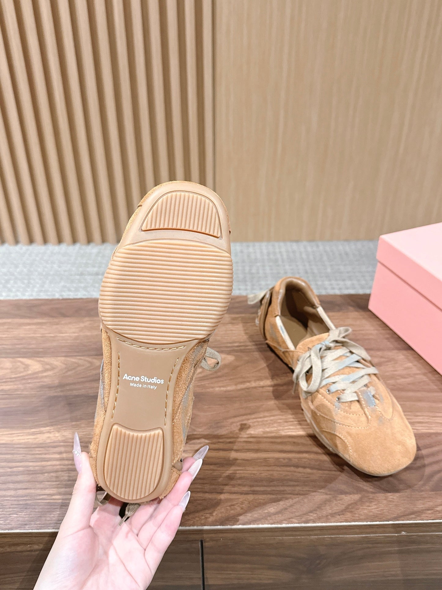 DIOR 26S LOW TOP SNEAKERS IN BEIGE SUEDE WITH LIGHT GREY LACES mysite