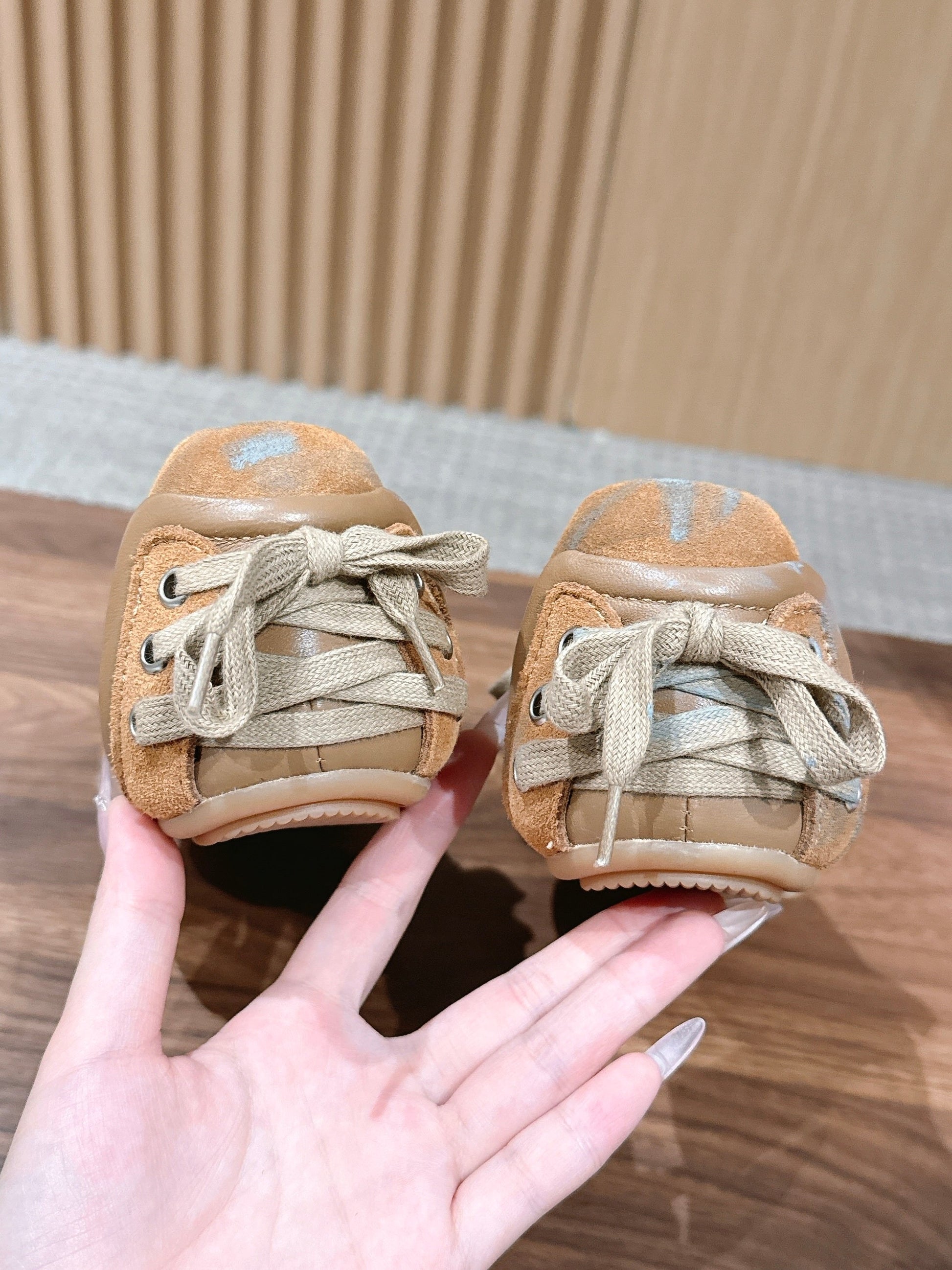 DIOR 26S LOW TOP SNEAKERS IN BEIGE SUEDE WITH LIGHT GREY LACES mysite