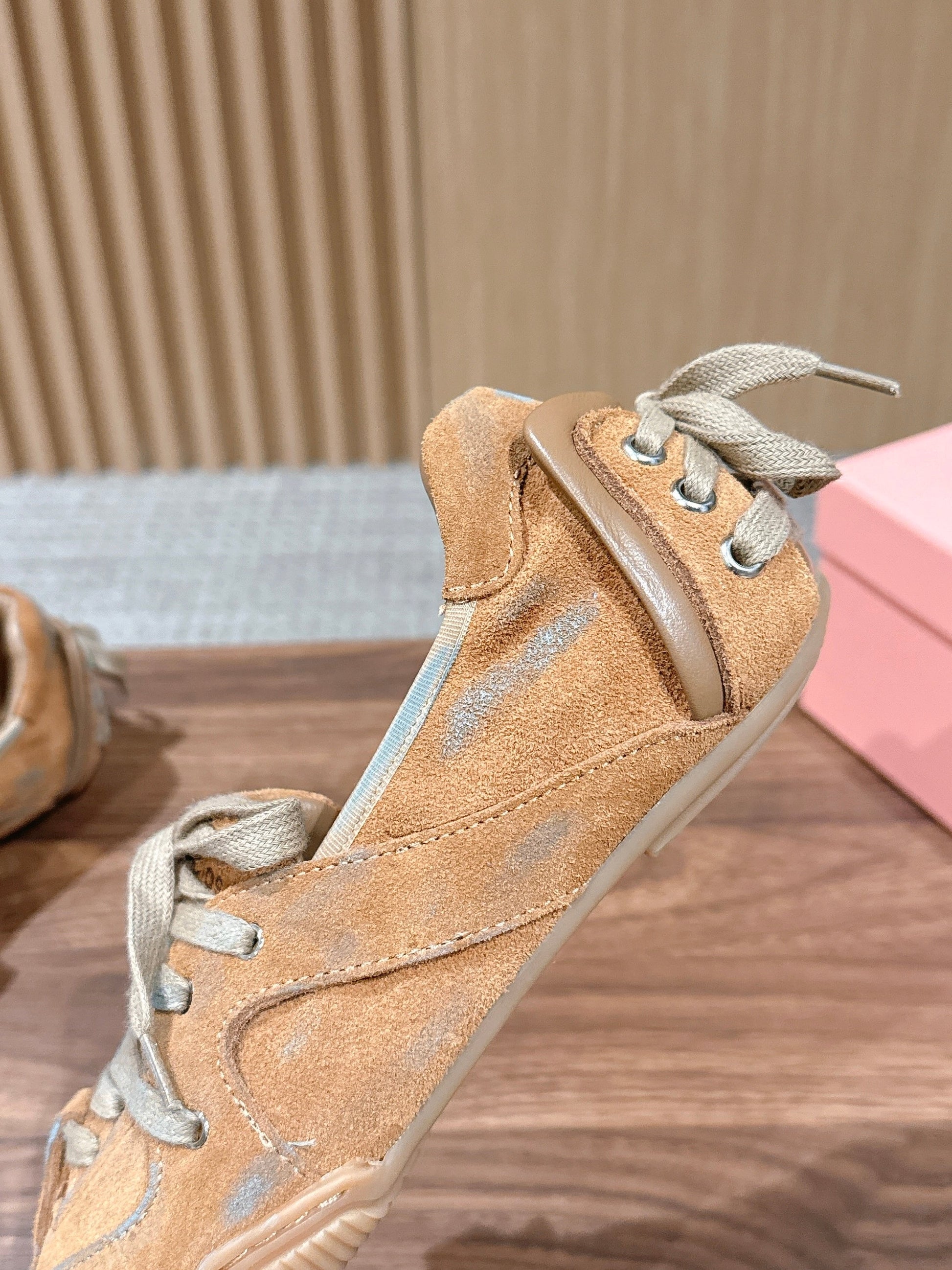 DIOR 26S LOW TOP SNEAKERS IN BEIGE SUEDE WITH LIGHT GREY LACES mysite