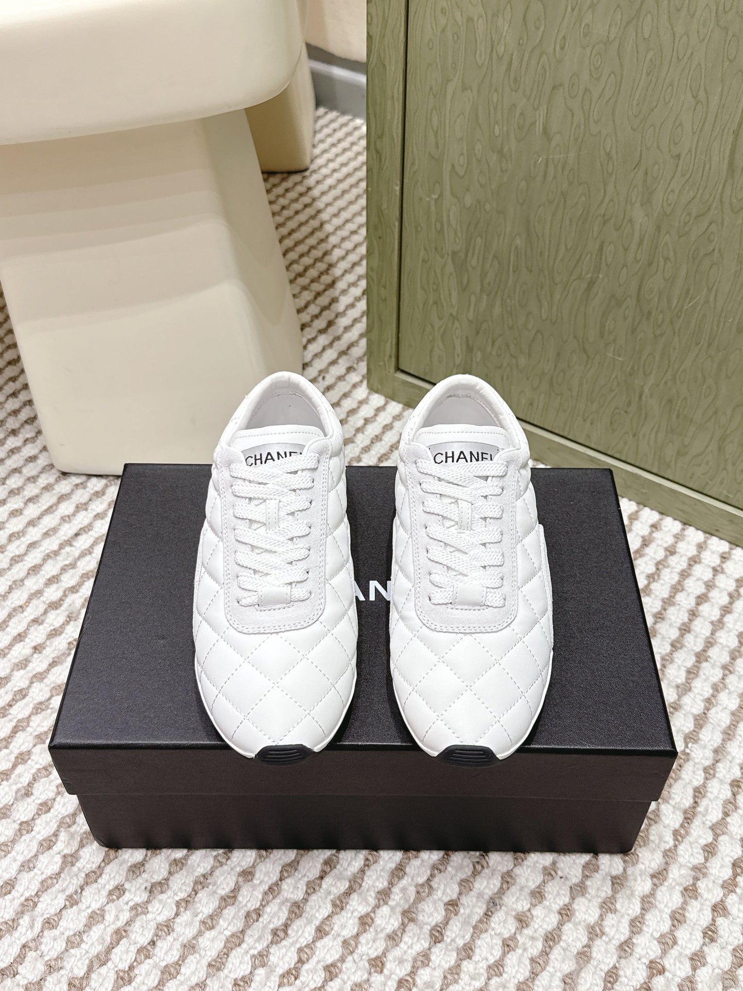 CHANEL 25S SNEAKERS IN WHITE CALFSKIN AND SUEDE mysite