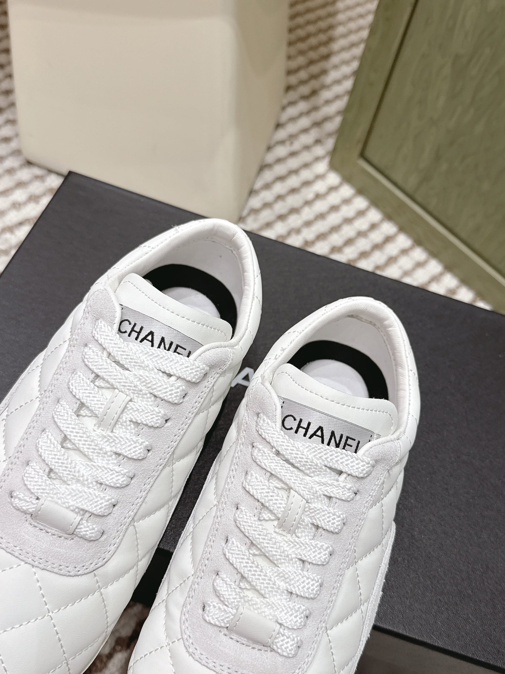 CHANEL 25S SNEAKERS IN WHITE CALFSKIN AND SUEDE mysite